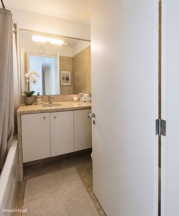 Apartamento T1 no coração do Chiado, com garagem e arrecadação