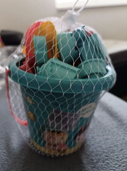 Різнокольоровий набір іграшок для гри в піску «Happy Summer»  18 штук