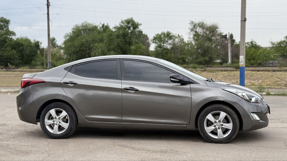 Huyndai elantra 2012, 1.8 газ/бенз