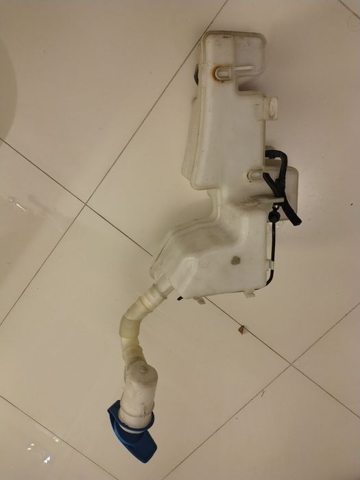 Zbiorniczek spryskiwaczy VW Touran