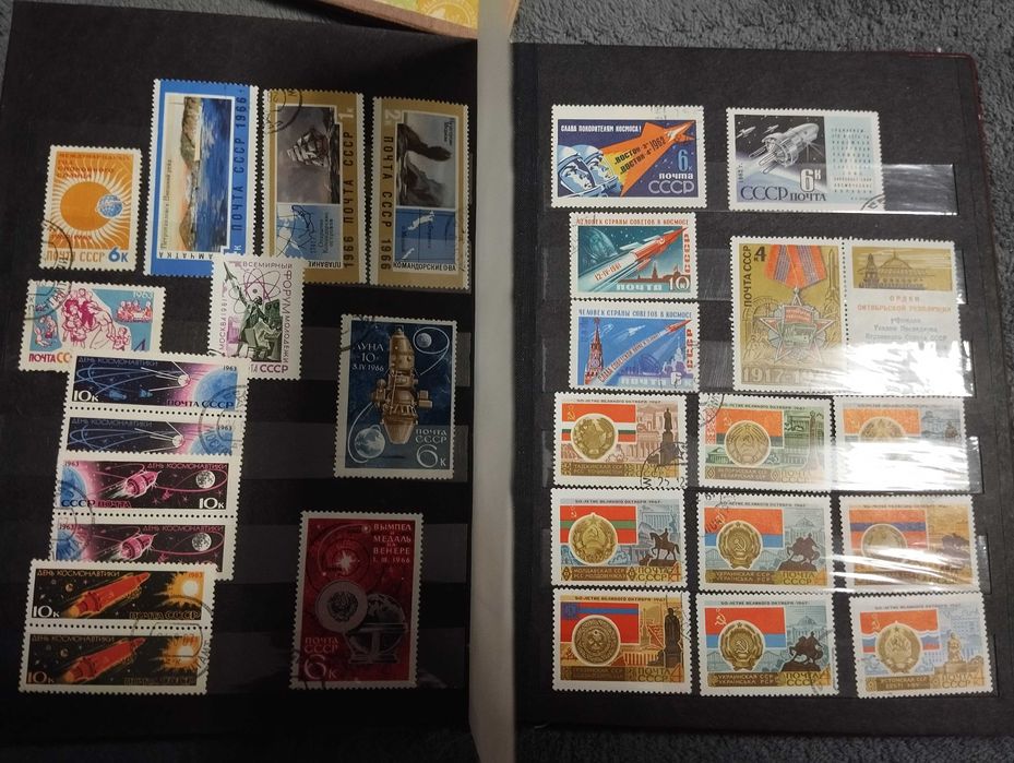 klaser ze znaczkami pocztowymi