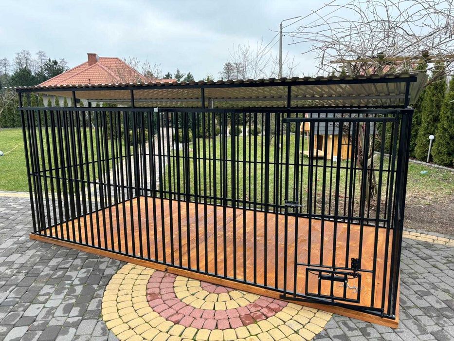 Solidny kojec dla psa. Transport/ montaż