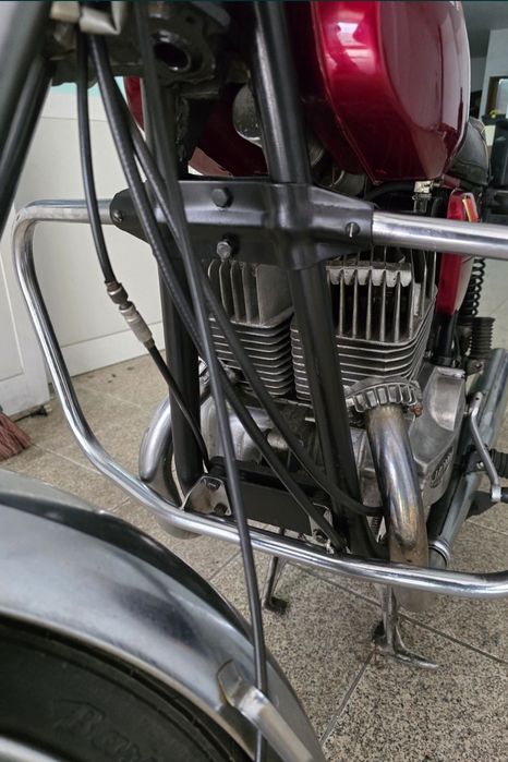 Moto Jawa 350 restaurada