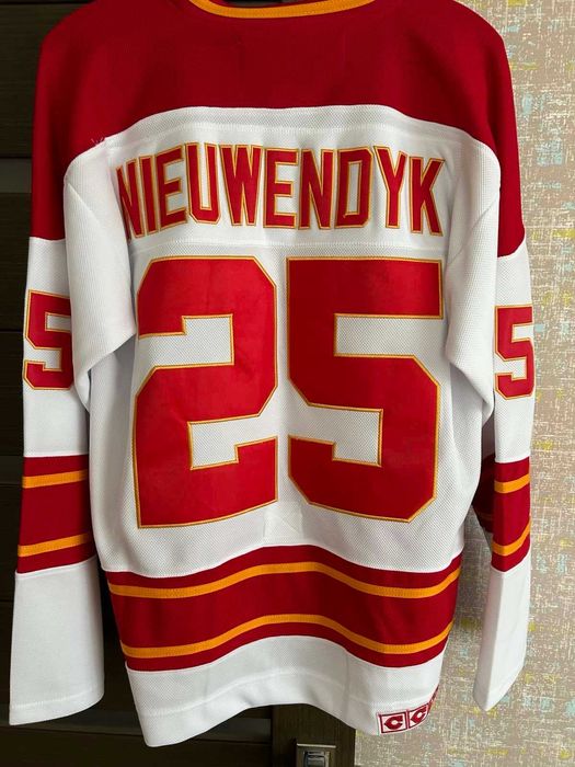Хоккейные джерси Anaheim Mighty Ducks и Calgary Flames
