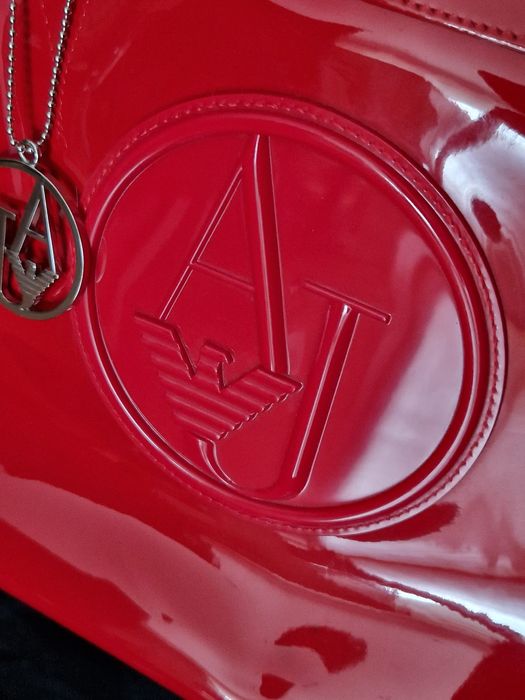 Mala da Armani vermelha