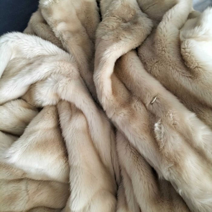 FUTRO-Piękne,ecru,imitacja norki-XL, w kształcie litery A,długie