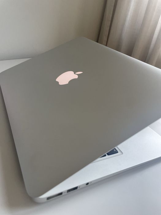 Macbook Air - muito bem cuidado *Precisa de reparação*