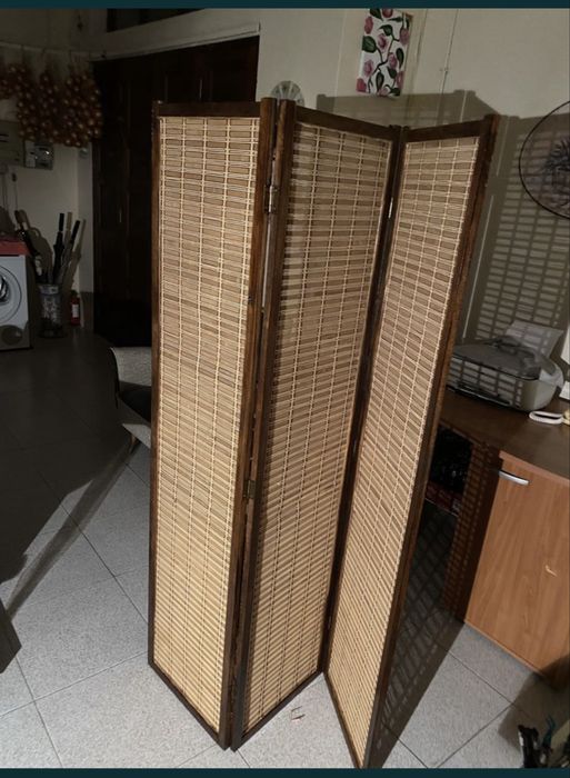 Biombo de 3 folhas ( madeira e palhinha…)