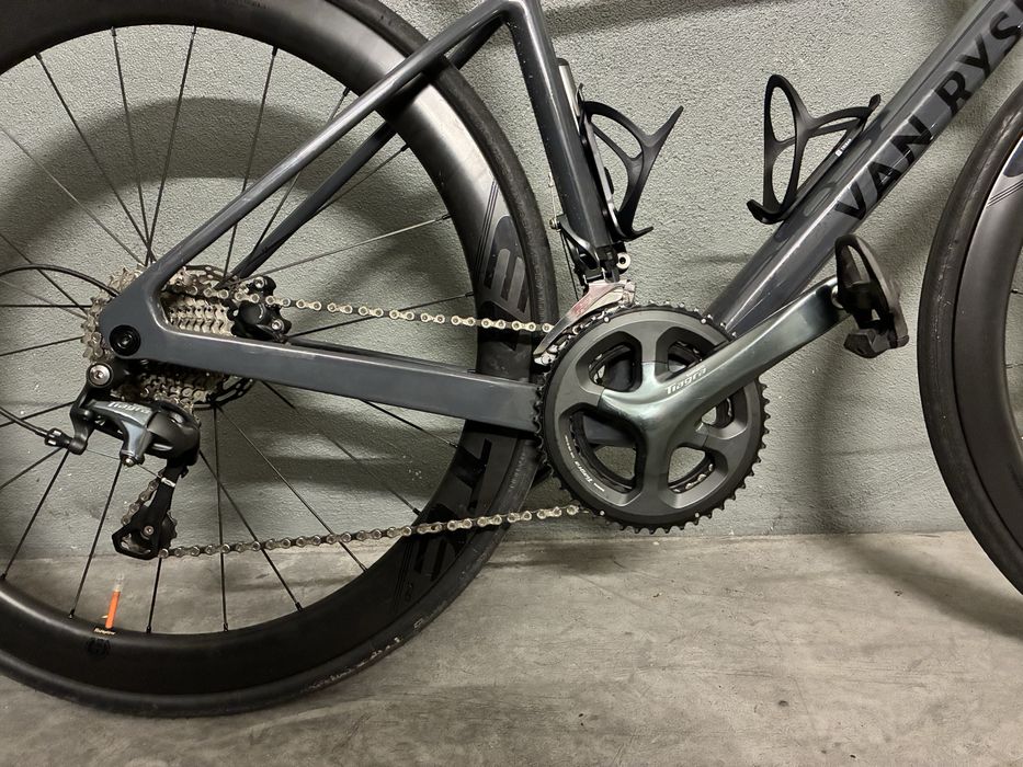 Van Rysel NCR CF – bicicleta de estrada quase nova personalizada