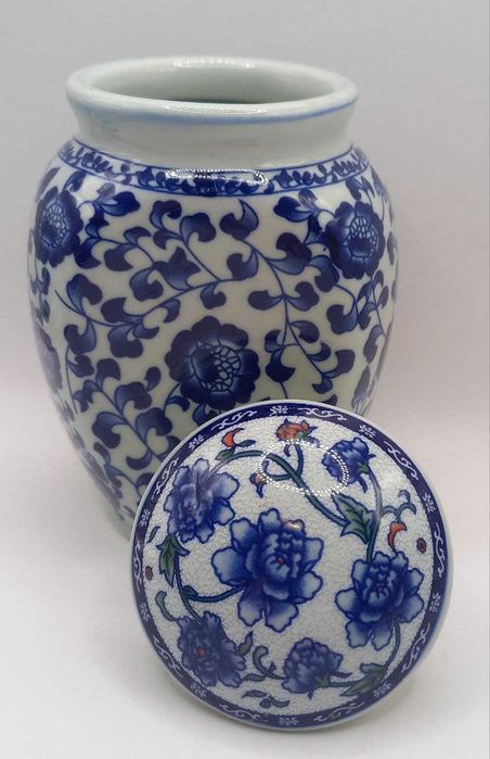 Чайниця. Банка для чаю.