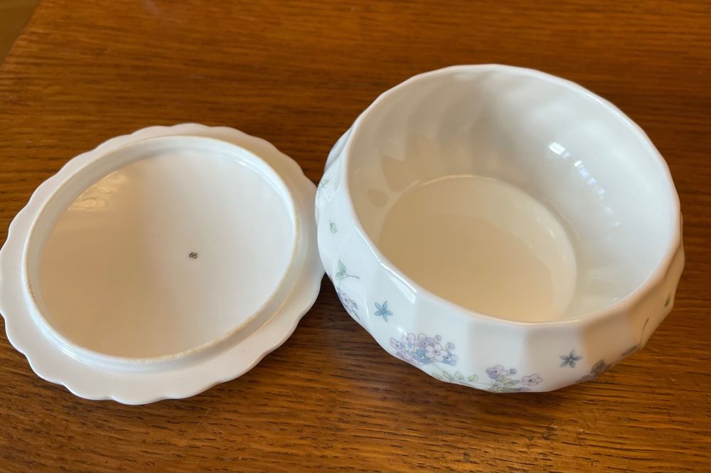 Порцелянова кругла скринька Wedgwood англійська