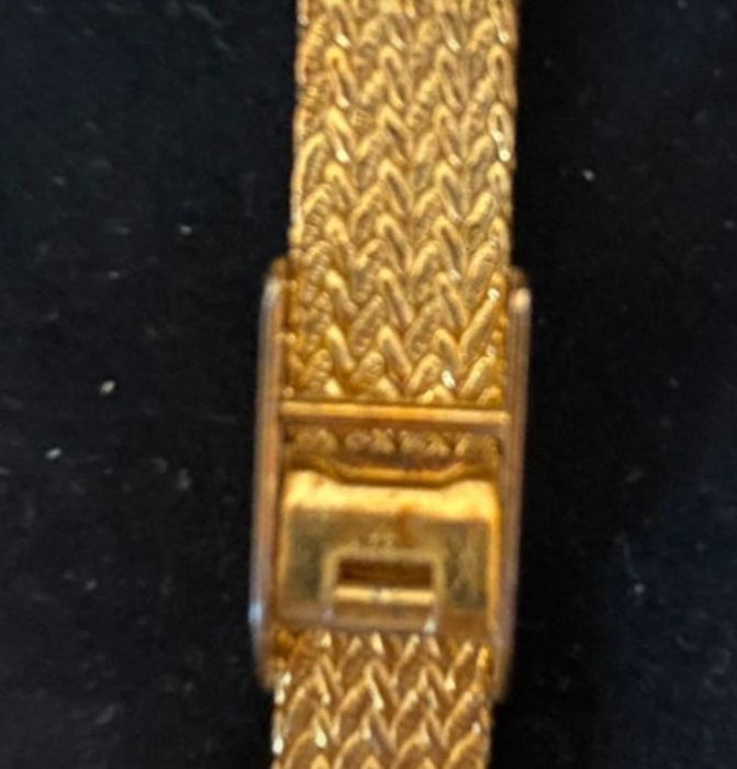 Relógio Dourado Marca Le Wave