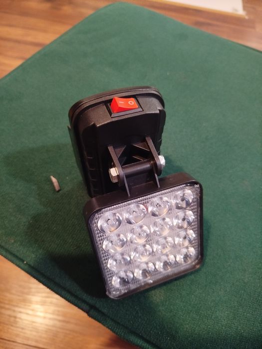 Lampy na baterie Makita