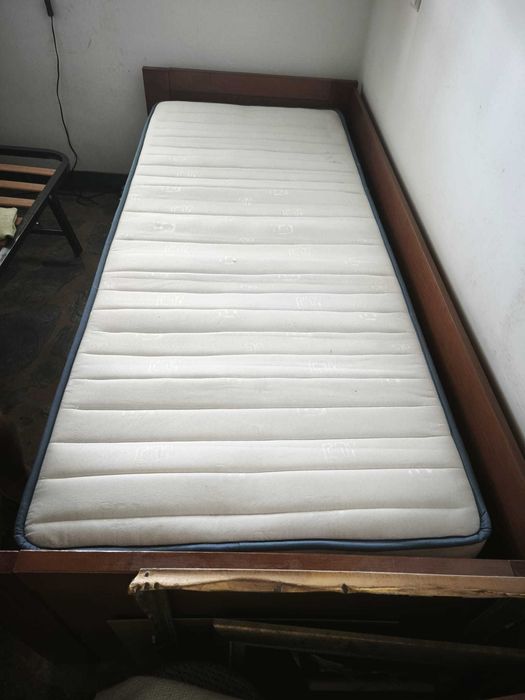 Cama de gaveta usada em bom estado