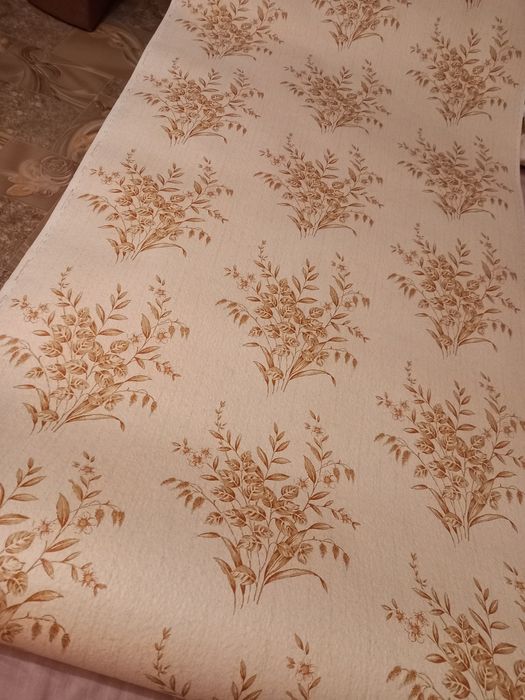 Продаются обои бумажные. 100 грн рулон.