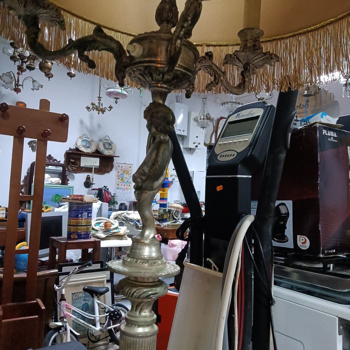 Candeeiro de pé  grande estilo antigo