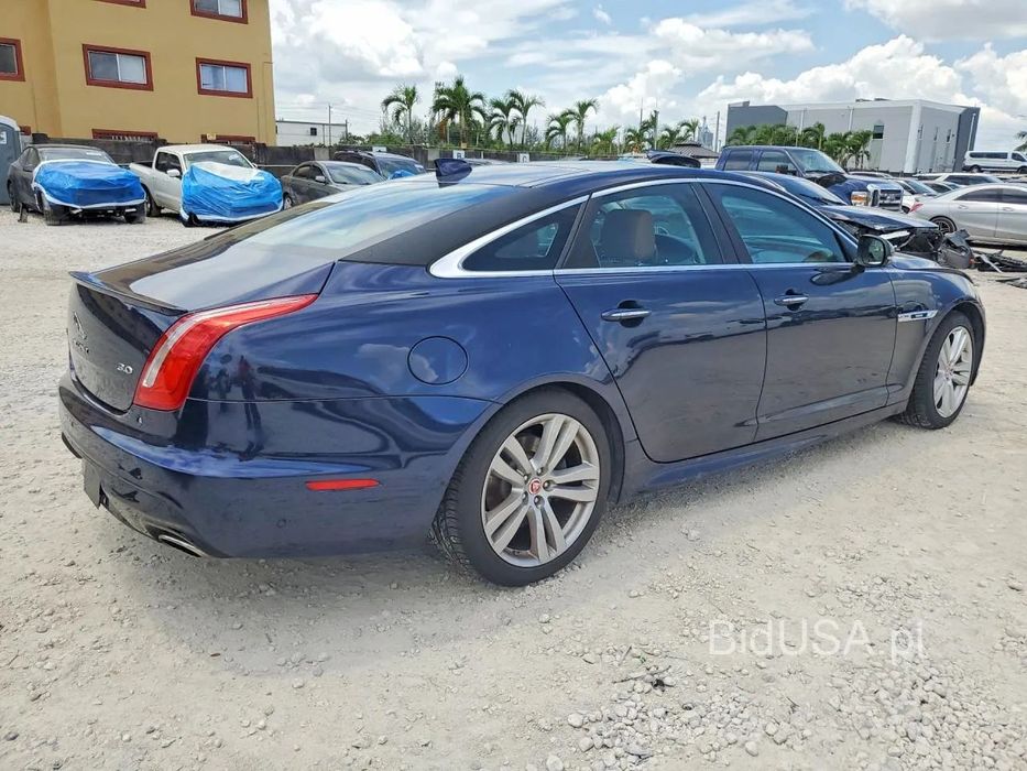 Jaguar XJ