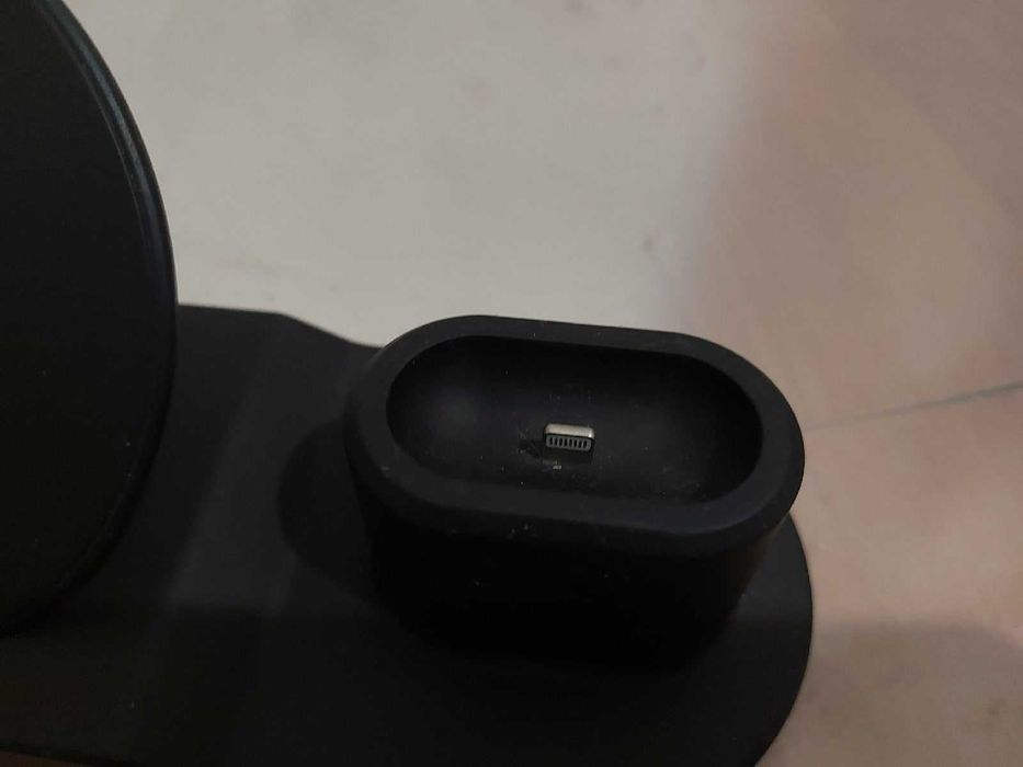 Беспроводное зарядное устройство 3в1  Смартфон Часы Наушники