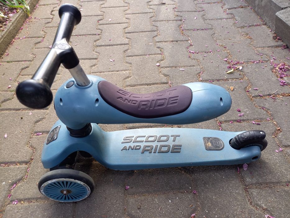 Hulajnoga Scoot and Ride plus kask