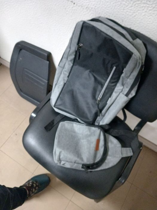 Auriculares com fio 2 mochilas