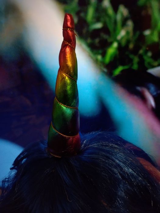 Peruka Długa Tęczowy Jednorożec kolorowy rog