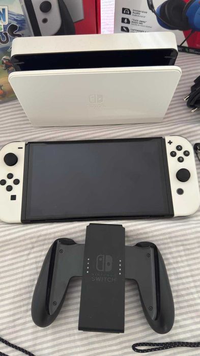 Nintendo Switch OLED + 2 Jogos + Garantia + Seguro + Fones