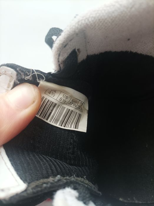 Кросівки,фудзалки