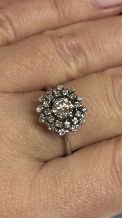 Piekny Pierścionek wykonany ze złota ocechowanego pr. 750 27