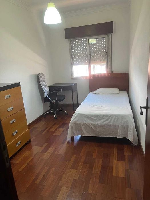 QUARTO para CASAL. Centro Lisboa. Saldanha. Entrada Imediata.Ler TEXTO