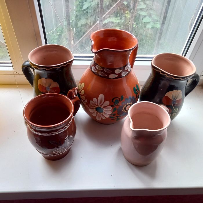 Кувшины разные для пользования или для коллекции