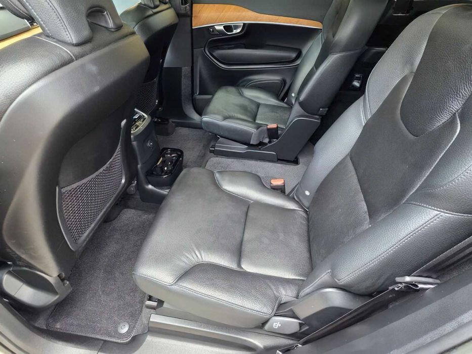 Volvo XC90 T8      2022