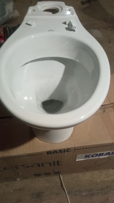 Продам унітаз+кришка нове але без зливного бачка