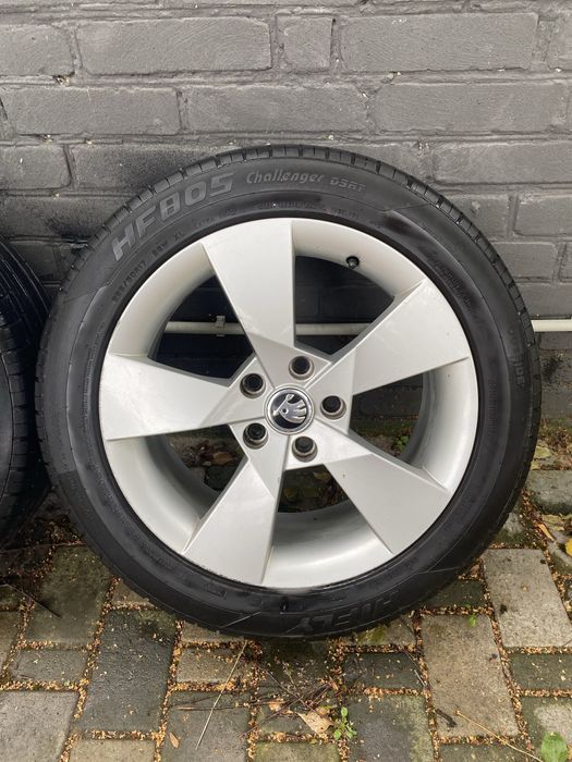 5х112 r17 Skoda Oktavia, Superb, Passat, Touran, Golf, Leon 215 50 17