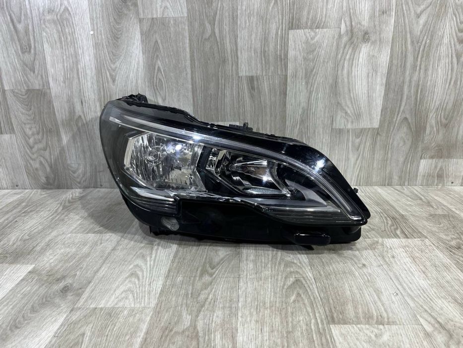 Фара передняя правая Peugeot 3008 2 5008 2 / 2016 - 2020 г.