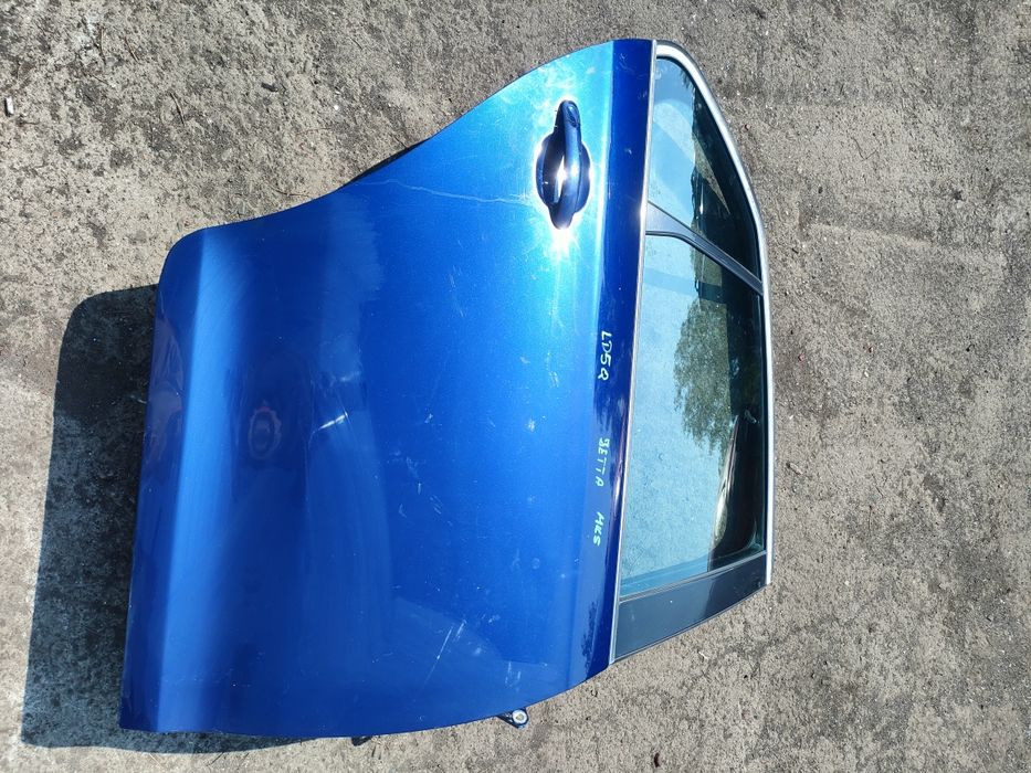 Volkswagen Jetta mk5 drzwi prawy tył LD5Q