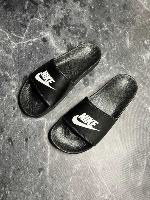 Чоловічі шкіряні шльопанці Nike чорні розпродаж