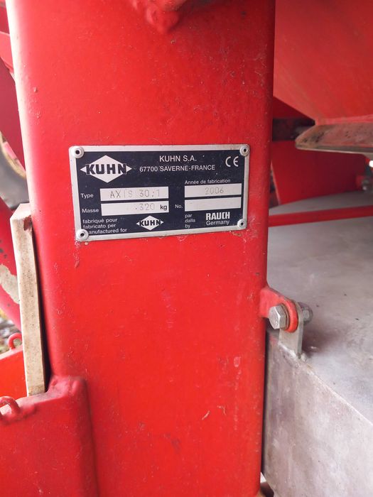 Sprzedam rozsiewacz KUHN AXIS