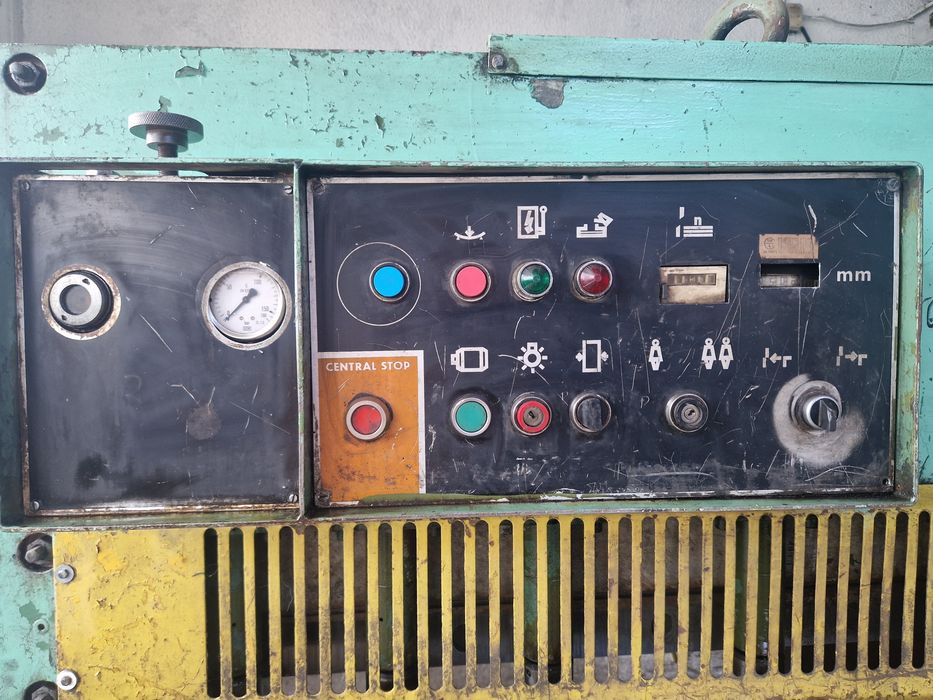 czeska GILOTYNA piesok