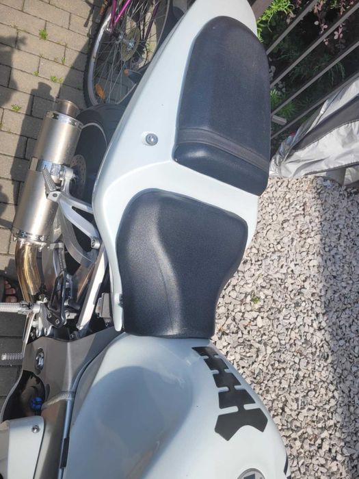 Motor Suzuki GSX-R 750 , biały