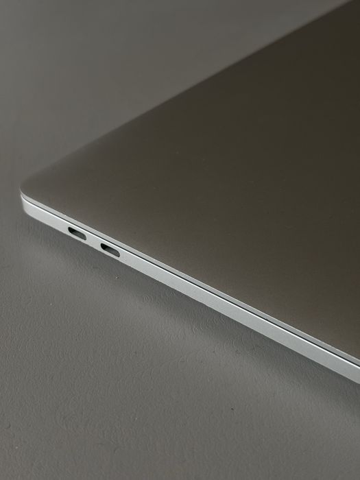 MAcBook Pro 13-inch  16G Ram / 512GB SSD