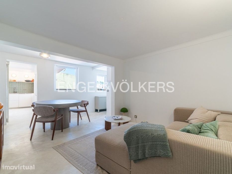 Duplex T2 Renovado com Vistas Panorâmicas sobre Alfama e o Rio Tejo