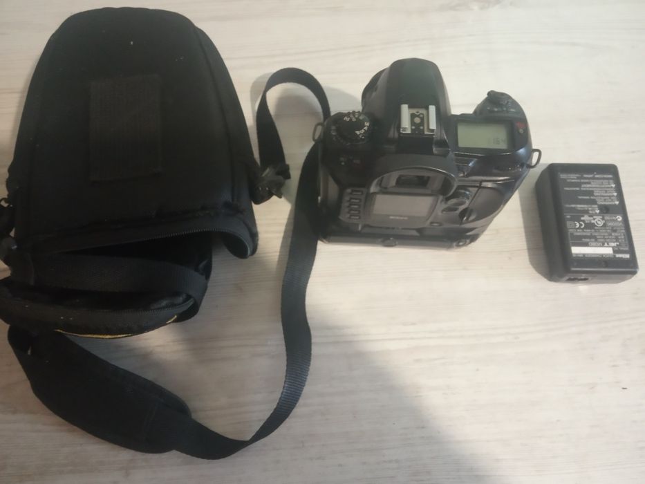 Nikon d100 камера комплект зарядне