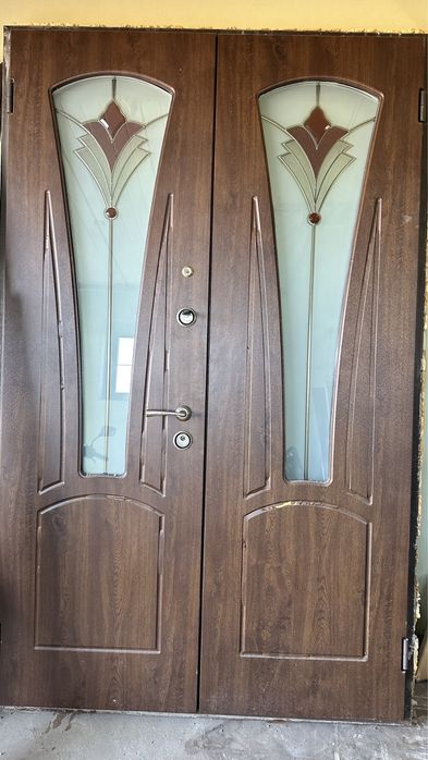 Вхідні двері з вітражем