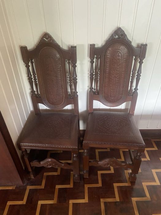 Movel de sala com mesa e cadeiras