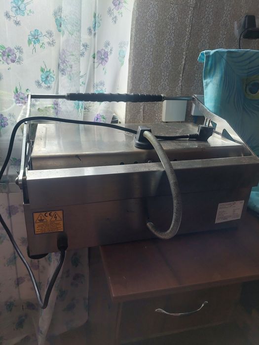Прижимний гриль Remta R79