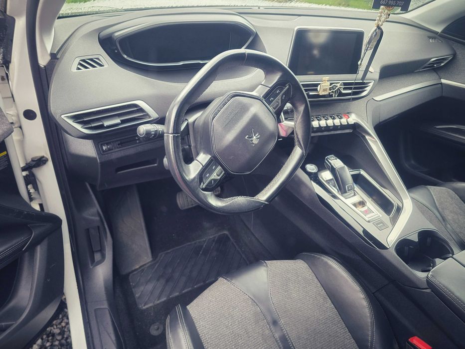 Peugeot 5008 2017 rok