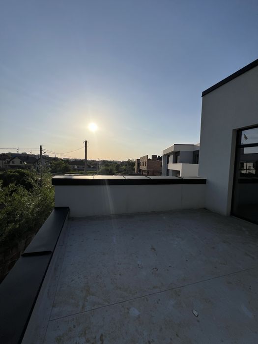 Будинок з терасою та земельною ділянкою  4 сотки