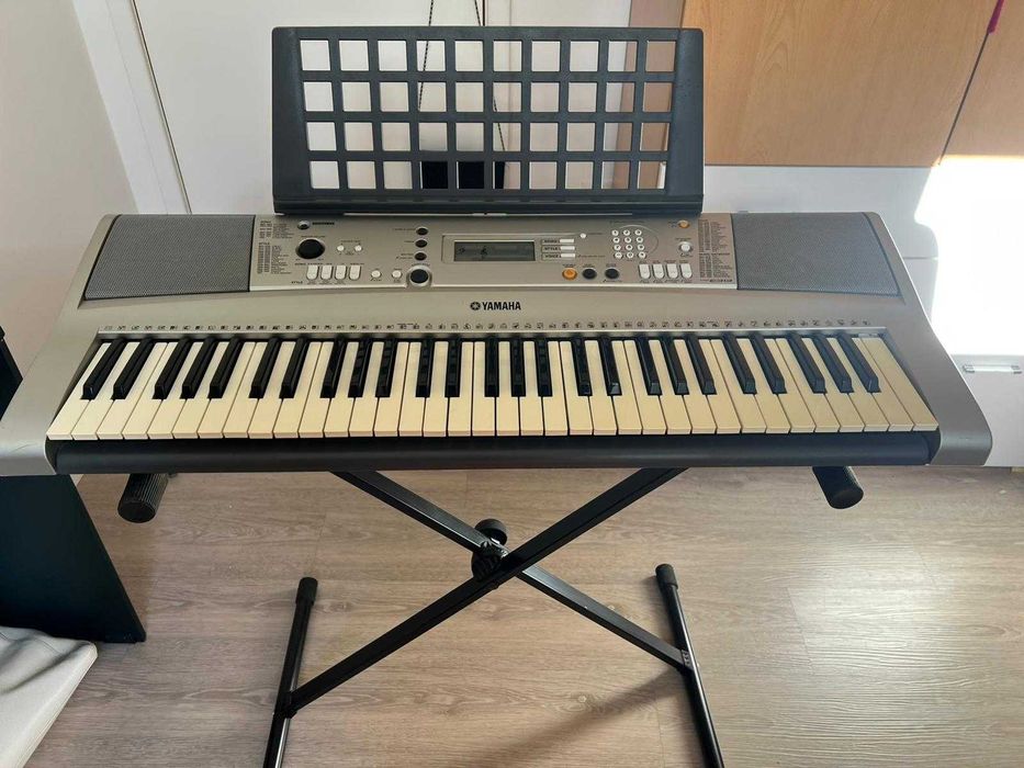 Teclado YAMAHA PSR-E313
