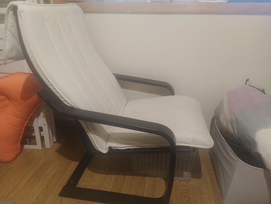 Cadeirão IKEA com almofadas