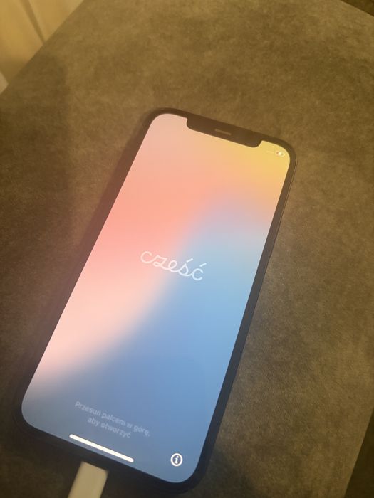 Iphon 12 czarny 64G  wraz z etui